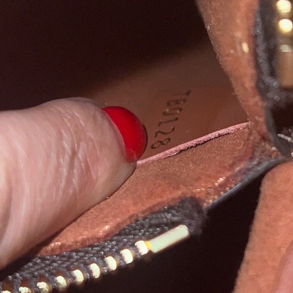 LOUIS VUITTON Neonoe MM Monogram Canvas Shoulder Bag - Picture 9 of 10